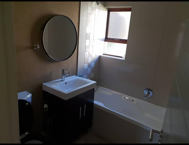 3 BEDROOM APARTMENT TO LET IN JUKSKEI PARK